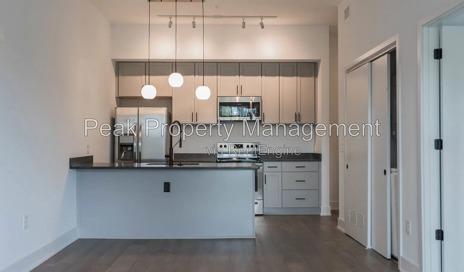 Hill Standard Apartments — Photo 3