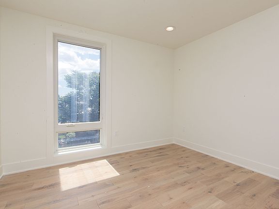 5th image of 2431 Frankford Ave APT 11