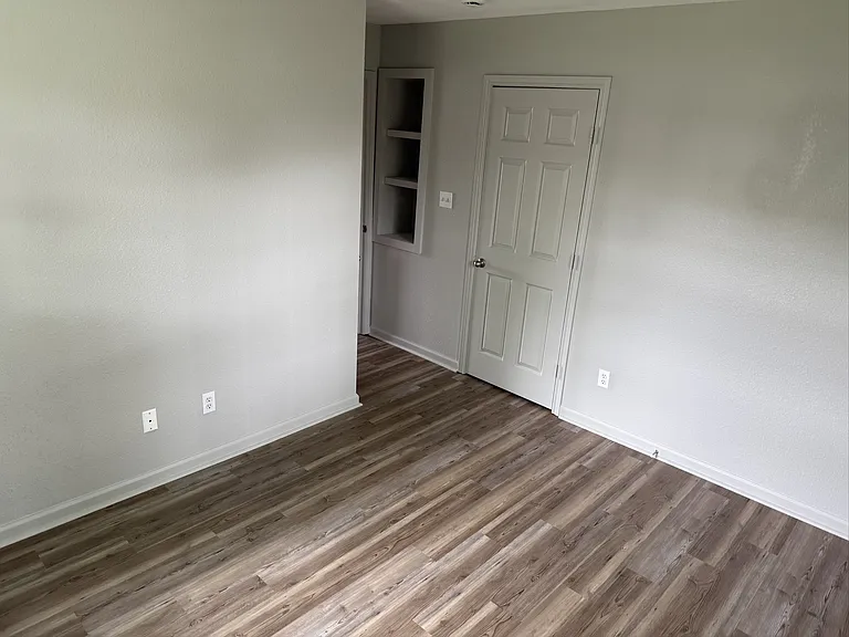 127 E Gilman Rd — Photo 5