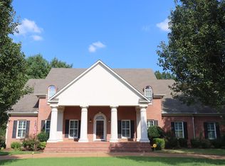 933 Grayson Ln, Jackson, TN 38305