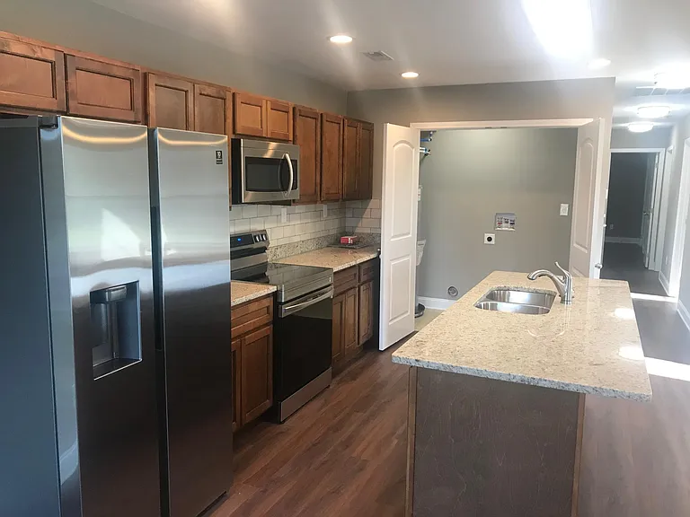 3317 Lyle Ave — Photo 18
