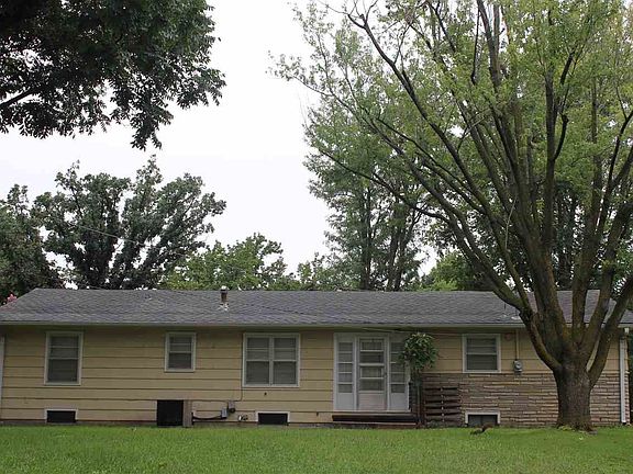 2nd image of 2614 Rosewood Ave