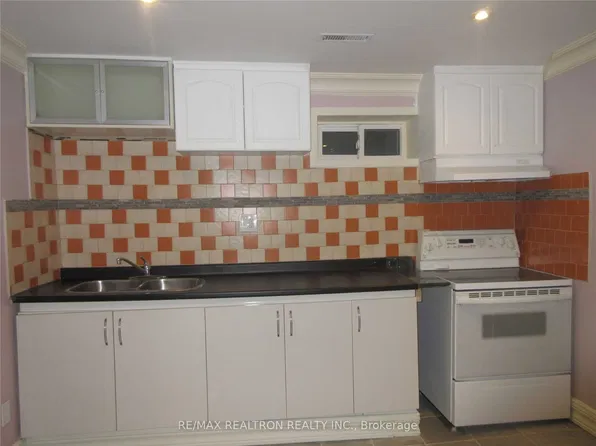 3876 Teeswater Rd, Mississauga, ON L4T 3L1