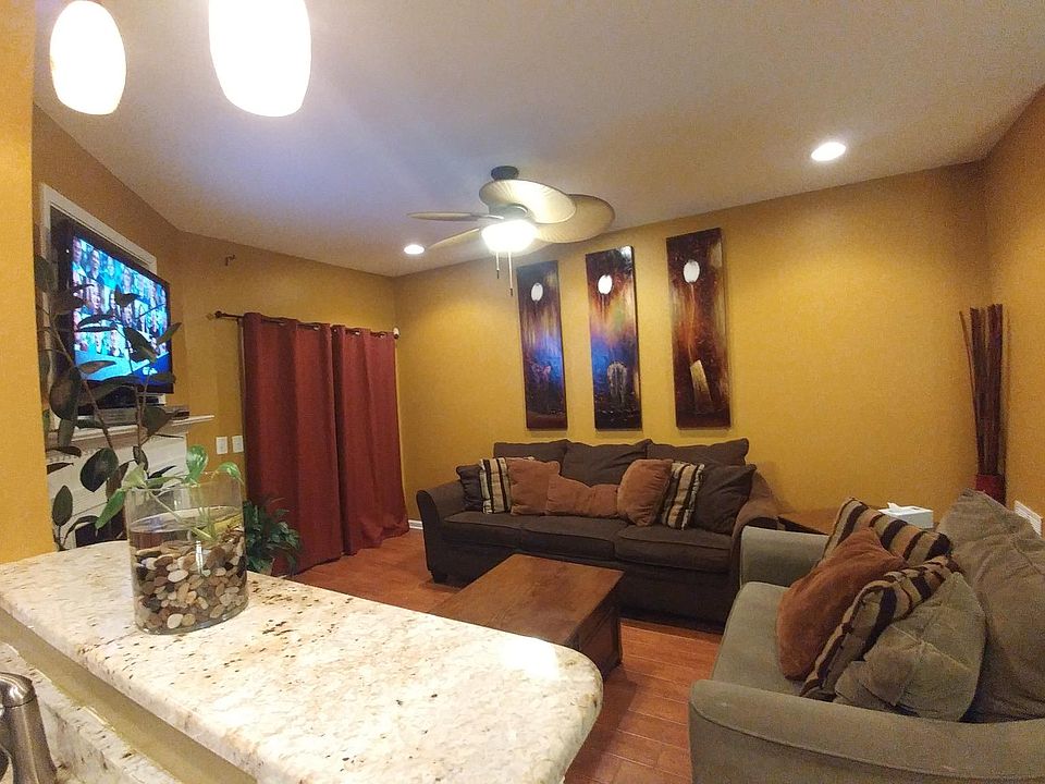 Livingroom area w/ fireplace