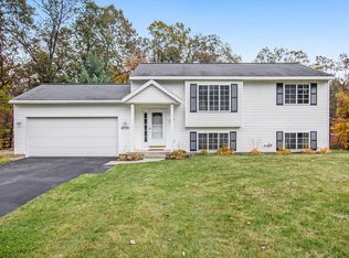 8770 S Oakridge Dr, Howard City, MI 49329