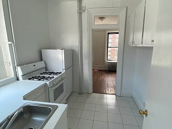4th image of 222 W 20th St APT 18