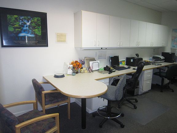 4th image of 1410 SE Bishop Blvd