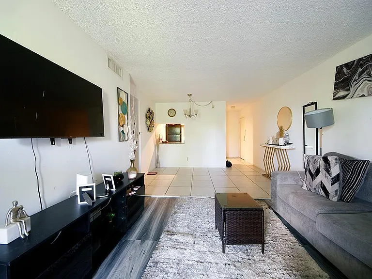 1900 N Congress Ave #407 — Photo 2