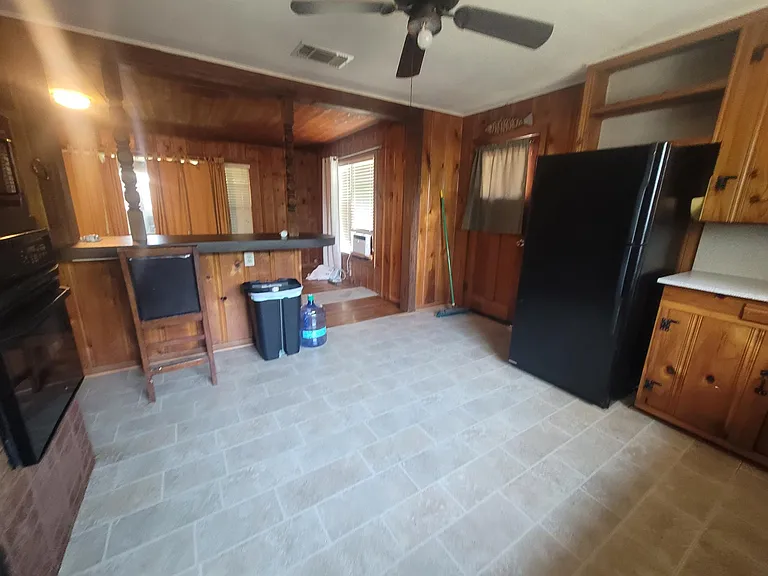 1621 S Stewart St — Photo 7