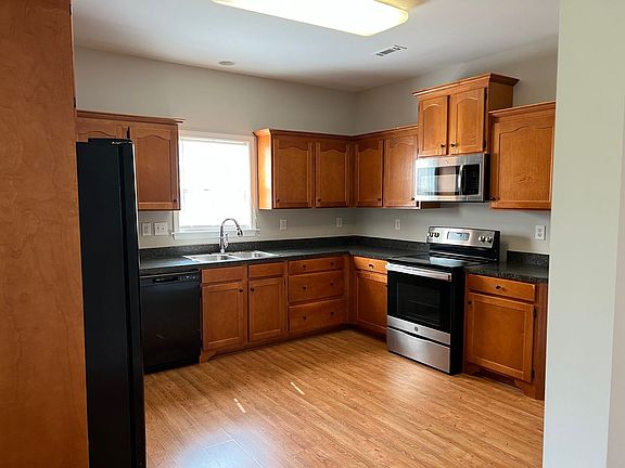 2nd image of 1030 Saxton Cir