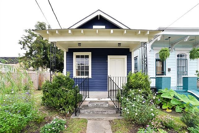 1st image of 820 Verret St