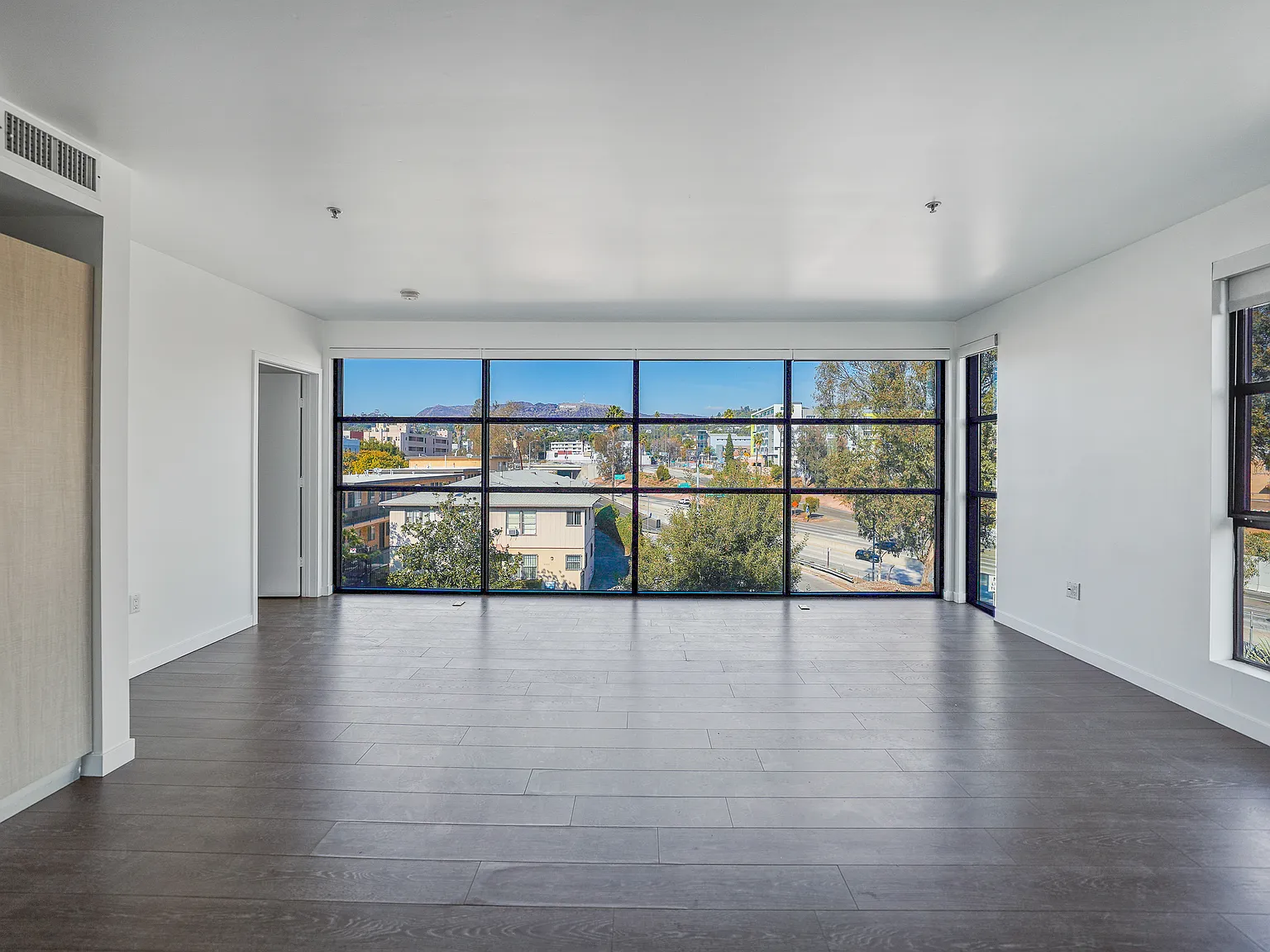 5800 Harold Way — Photo 3
