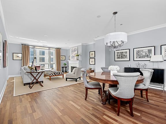 5th image of 10 E Delaware Pl APT 25B