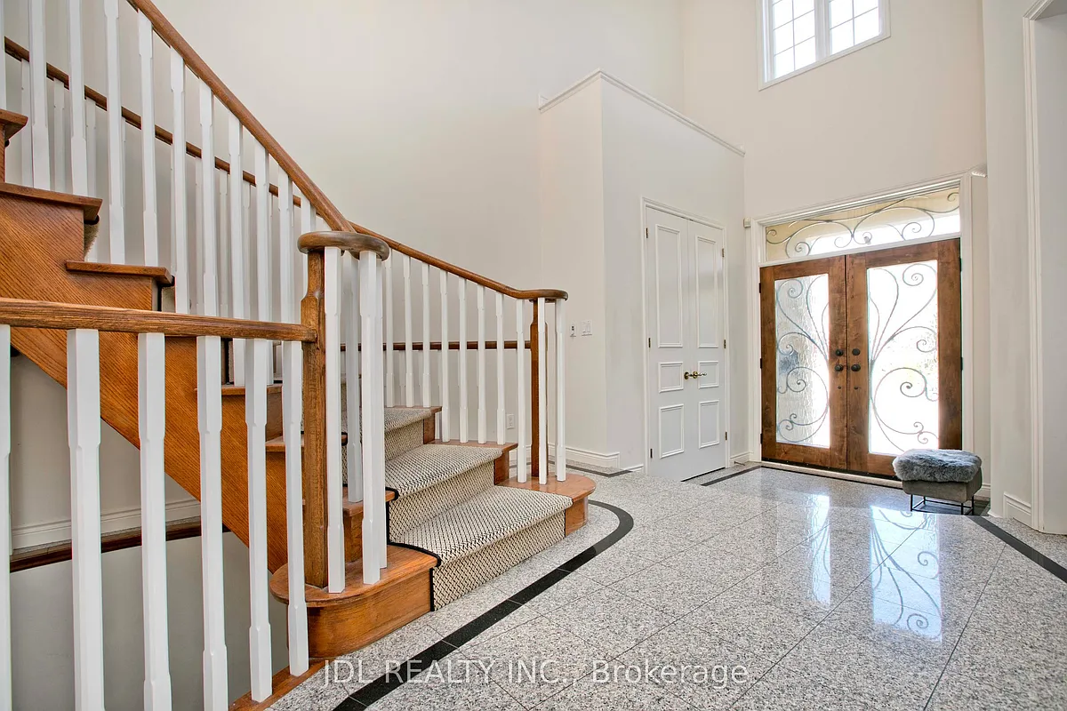 Building Photo - 53 Aldershot Cres
