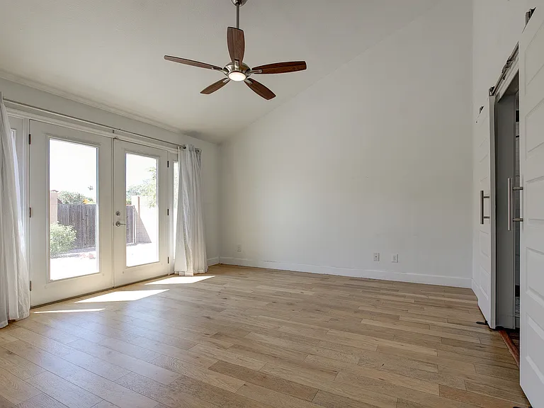 1945 E Velvet Dr — Photo 30