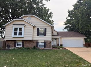 746 Galway Dr, Ballwin, MO 63021