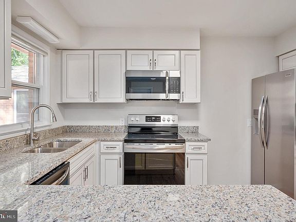 4th image of 4390 Danube Dr