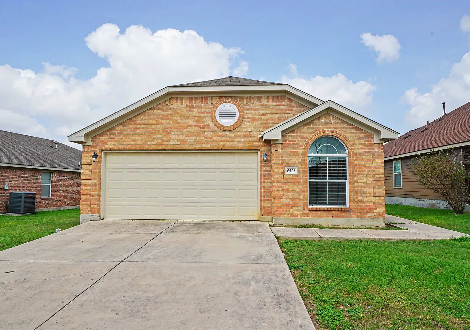 Spacious Single-Story Home with Solar Panels - Realtor Commission: $500 — Photo 1