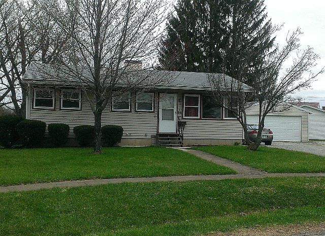 1st image of 923 Winthrop Ln