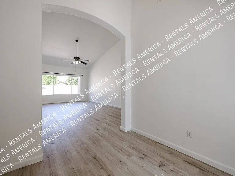 764 E Sheffield Ave — Photo 4