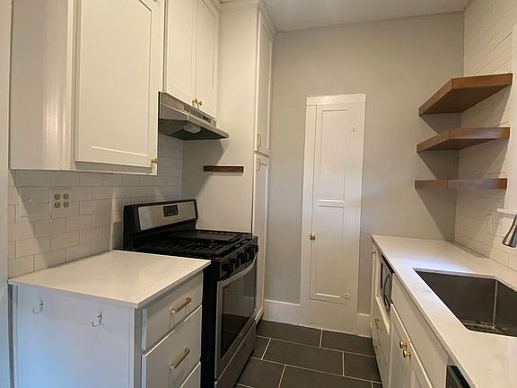 4th image of 113 E 8th Ave
