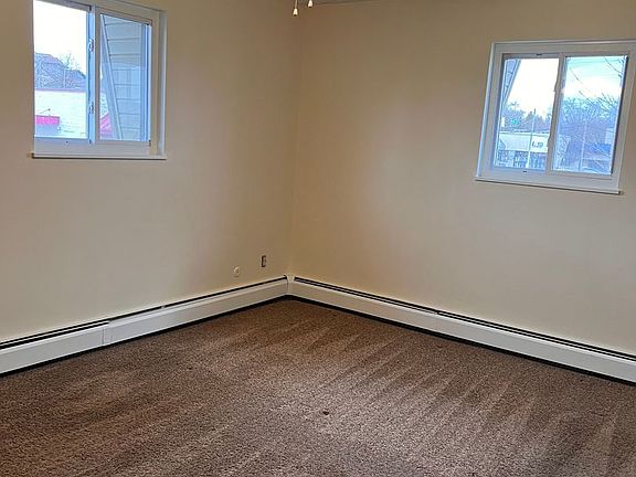 5th image of 7185 Locust Ave APT 1