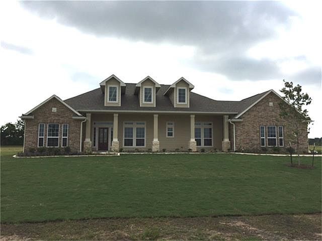 1st image of 576 Diamond Dr