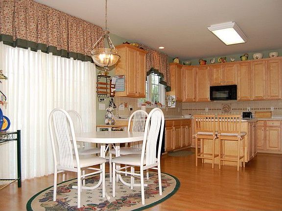Huge Kitchen with Island and breakfast nook