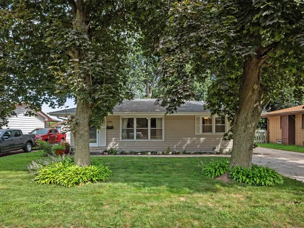3301 E 26th St, Des Moines, IA 50317