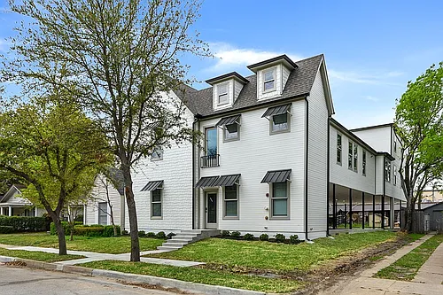 3132 Cockrell Photo 1