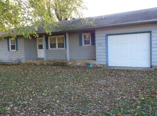 507 N John St, Fithian, IL 61844