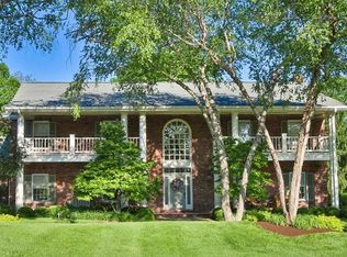 550 Conway Village Dr, Saint Louis, MO 63141