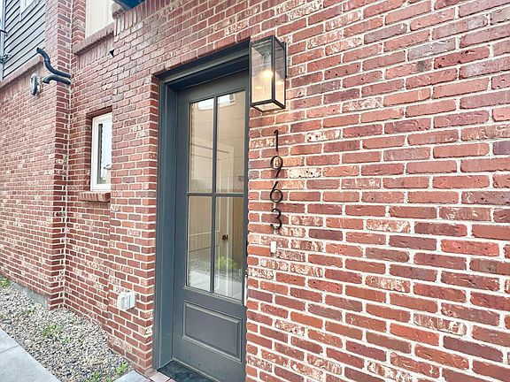 1963 Eaton St. Interior Unit. Welcome Home!