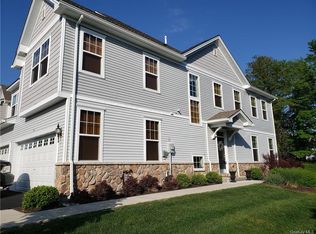 24 Lyndsey Ln, Middletown, NY 10940