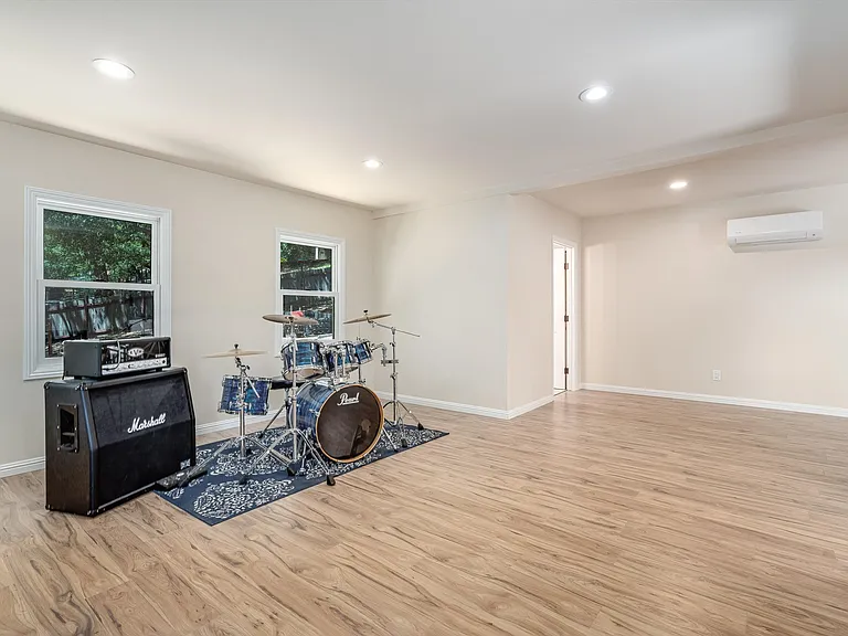 9342 Chalk Hill Rd — Photo 16