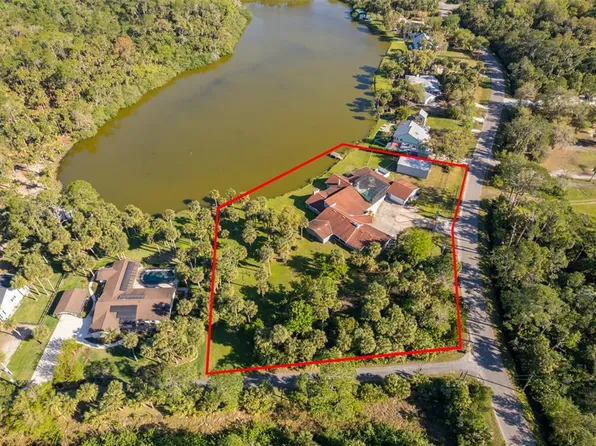 372 Rest Haven Rd, Geneva, FL 32732