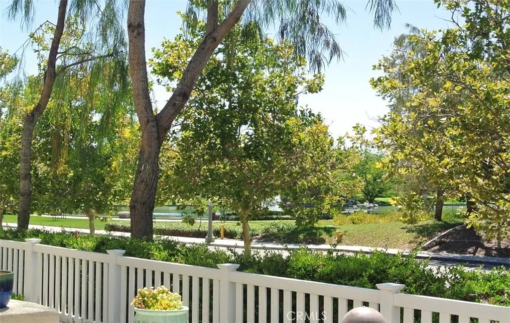 3 bed, 3.5 bath, 2077 sqft, $3,200 — Photo 3