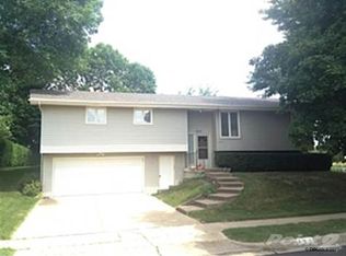 850 Valentine Dr, Dubuque, IA 52003