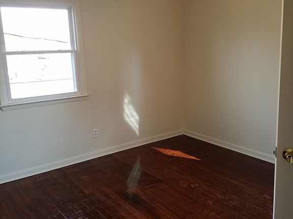 4th image of 121 Georgia Ave