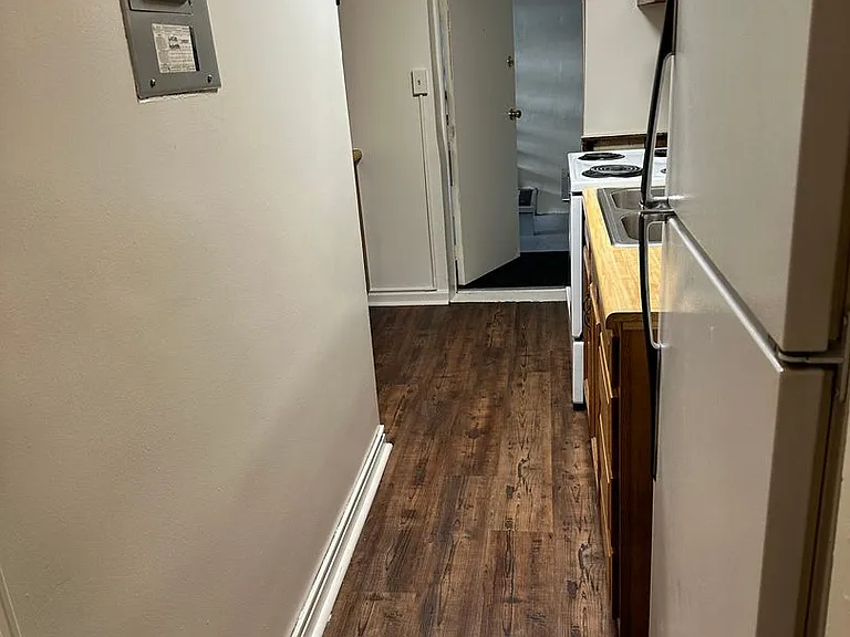 5200 Earl Dr — Photo 6