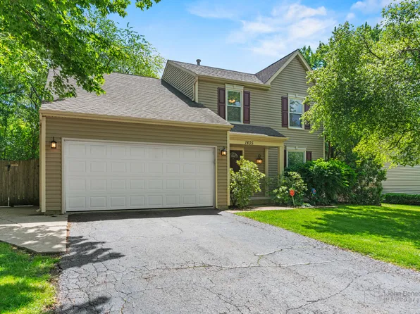 1435 Charles Ave, Algonquin, IL 60102