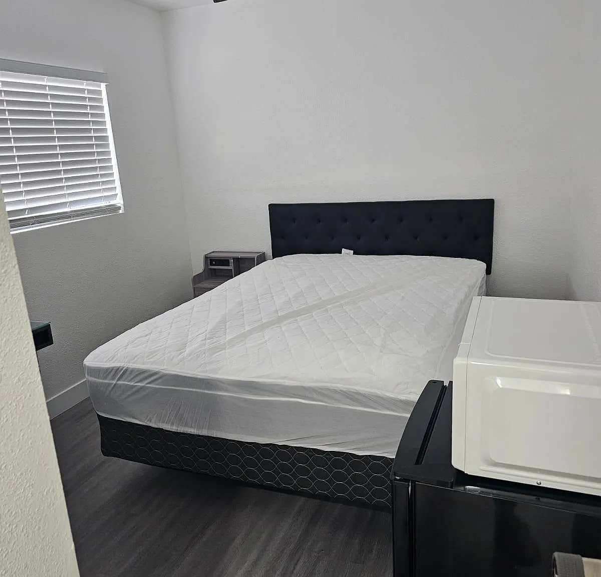 4 bed, 4.0 bath, 2673 sqft, $819 — Photo 1