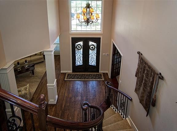 2nd image of 2842 Timber Crest Ln