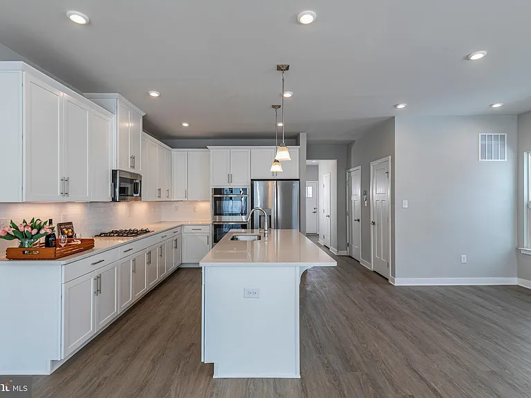 2410 Lenox Dr — Photo 7