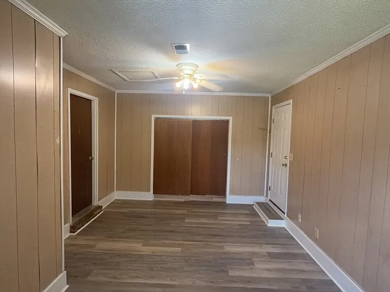 902 Laurel Ln — Photo 16