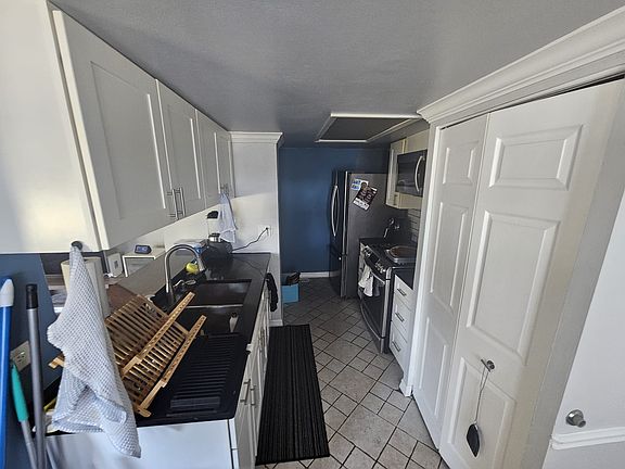 5th image of 29W520 Winchester Cir S