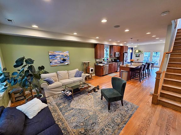 5th image of 907 Webster St NW #3