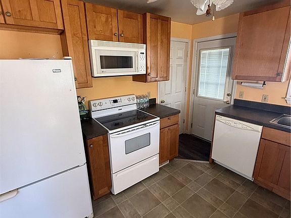 2nd image of 124 Caroline Ave