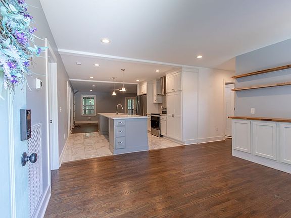 5th image of 1021 College Ave
