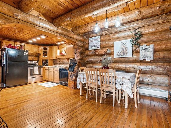 5th image of 3895 Division St W